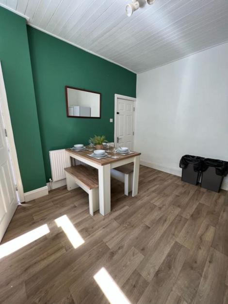 Moorfield Street Guesthouse Лидс Экстерьер фото
