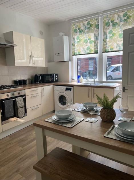 Moorfield Street Guesthouse Лидс Экстерьер фото