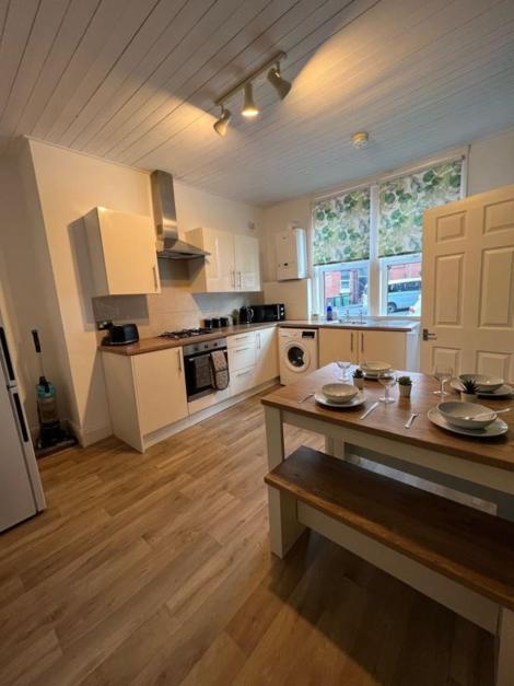 Moorfield Street Guesthouse Лидс Экстерьер фото