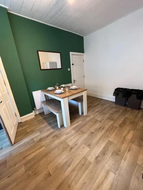 Moorfield Street Guesthouse Лидс Экстерьер фото