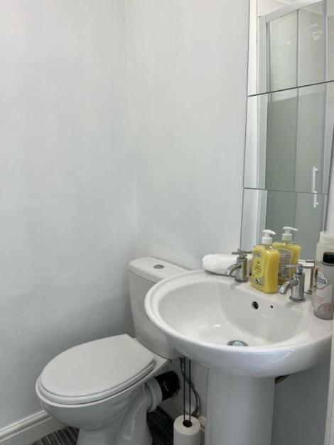 Moorfield Street Guesthouse Лидс Экстерьер фото